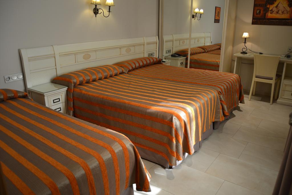 Hotel Versalles Granja de Rocamora Pokoj fotografie